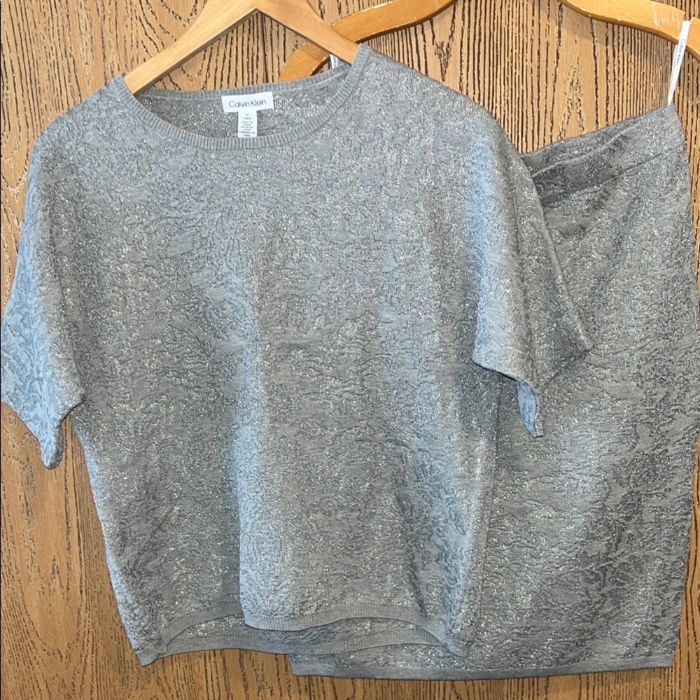 Calvin Klein Metallic Silver/Gray Textured Top and Skirt Set Women’s Small NWT